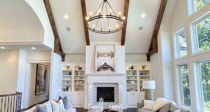 Lake Minnetonka, Maple Ridge Manor-Sleeps 18, Lake, Dock & Private Pool & spa
