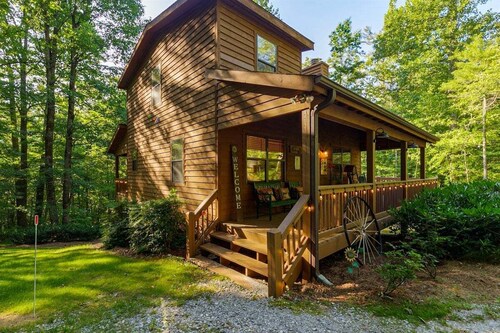 Hester`s Hideaway - Cozy, Rustic Mountain Cabin