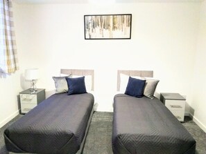 1 chambre, fer et planche à repasser, Wi-Fi gratuit, draps fournis