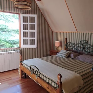 5 bedrooms, desk, bed sheets - Wooden chalet (Campo di Giove)