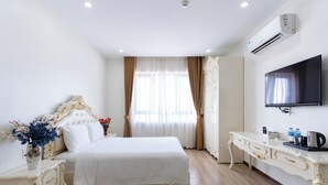 Superior Room, 1 King Bed, City View, Tower | Down duvets, Select Comfort beds, in-room safe, desk - Grand Hill Apartment & Hotel (Hai Phong)