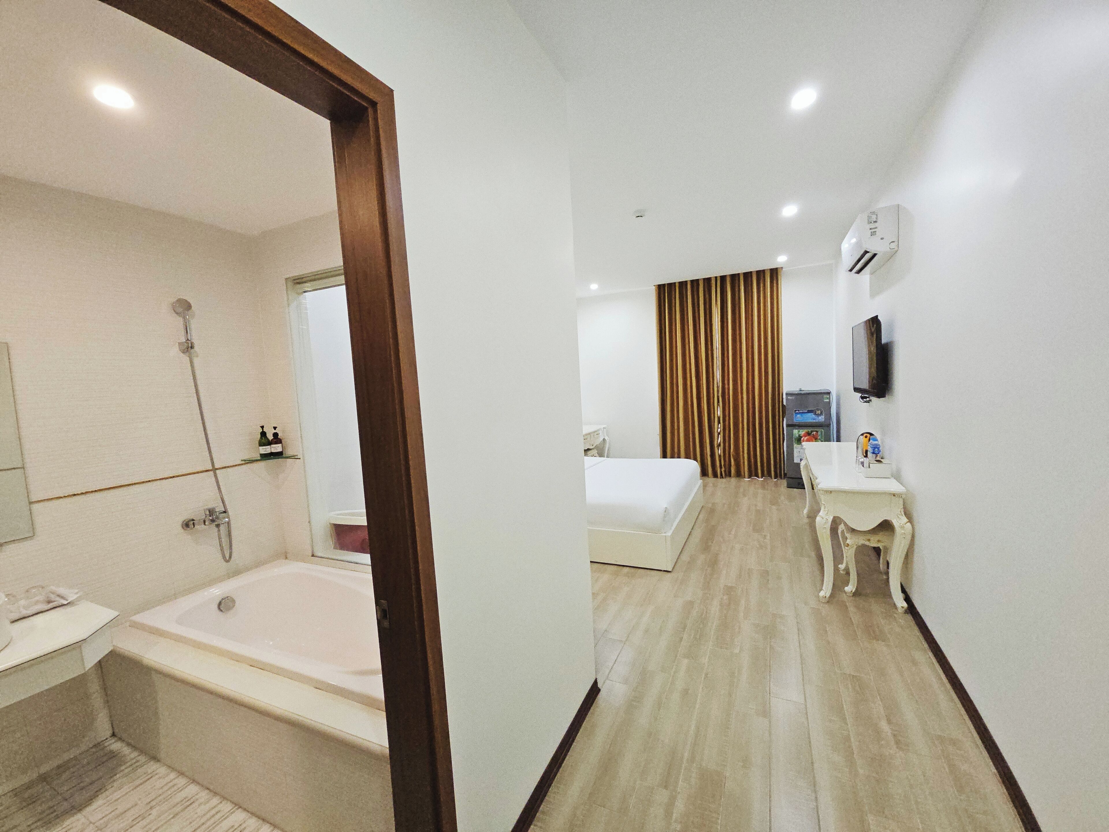 高級客房, 1 張特大雙人床, 城市景觀, 高層 | 羽絨被、Select Comfort 床墊、客房內保險箱、書桌