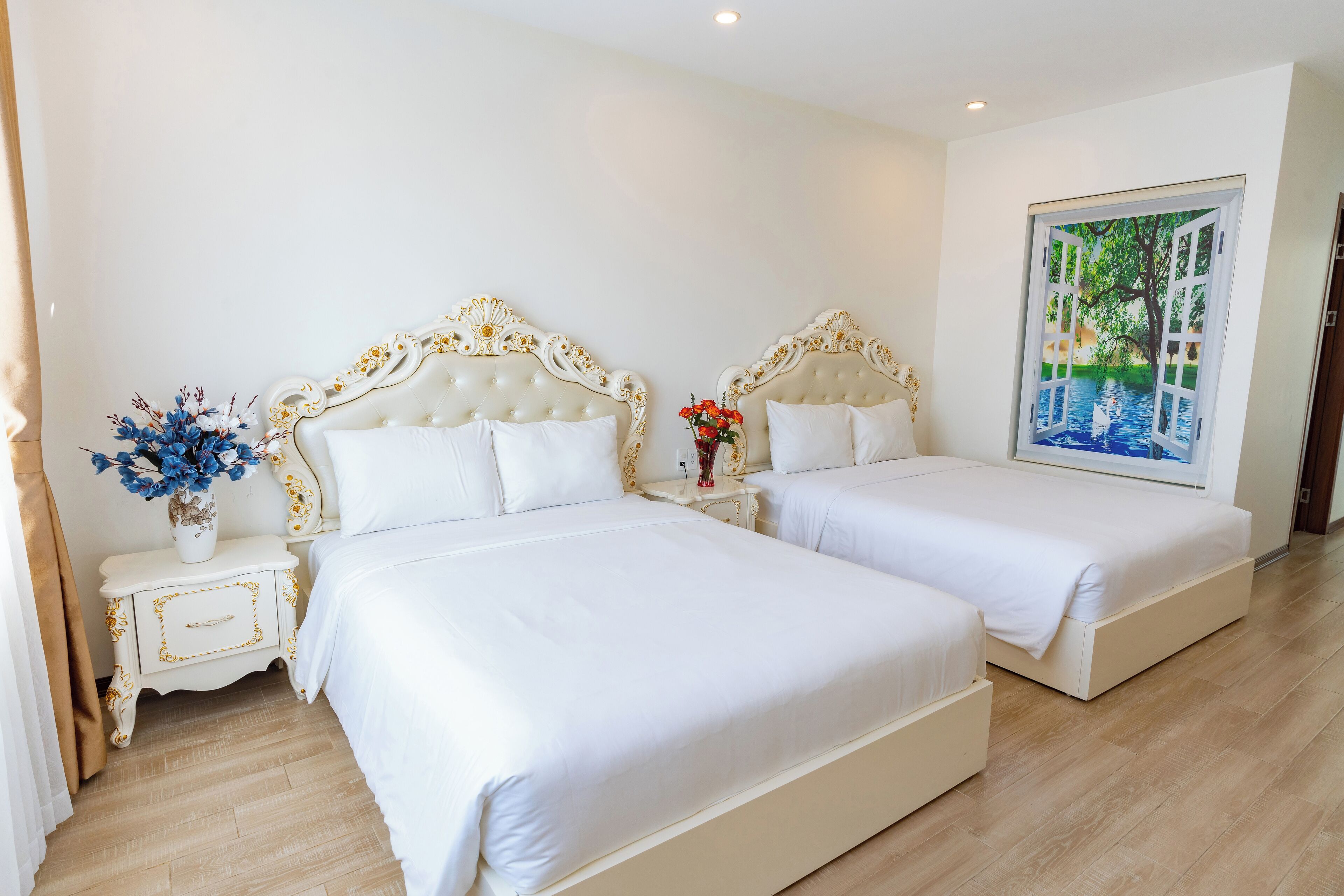 Dundyner, senger med Select Comfort-madrass og safe på rommet