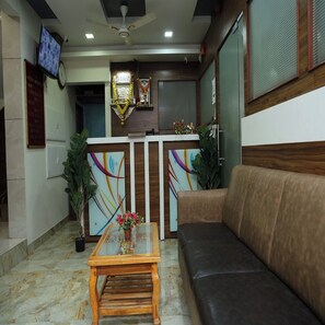 Lobby sitting area - Hotel Satyam Residency (Navi Mumbai)