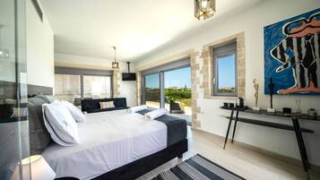 5 habitaciones, escritorio, tabla de planchar con plancha y wifi