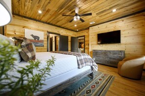 3 bedrooms, desk, iron/ironing board, WiFi