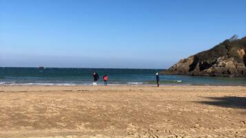 Plage à proximité, chaises longues