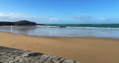 Two minutes from Dinard, beautiful seaside villa with heated pool.
