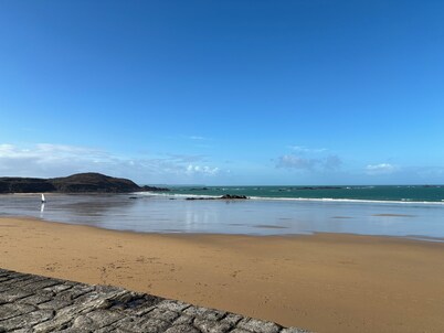 Two minutes from Dinard, beautiful seaside villa with heated pool. 