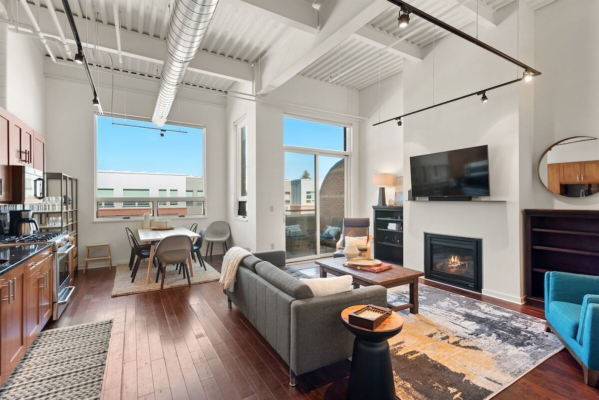 Télévision, cheminée