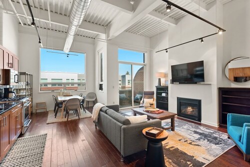 Mountain Modern | Deck, Gym, Fireplace, A/C