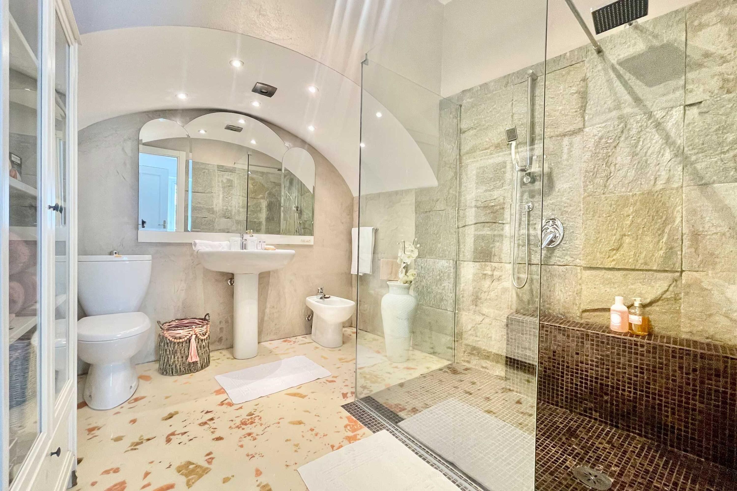 Family Villa, Multiple Bedrooms, 2 Bathrooms (Villa Alice) | Bathroom | Shower, hair dryer, bidet, towels