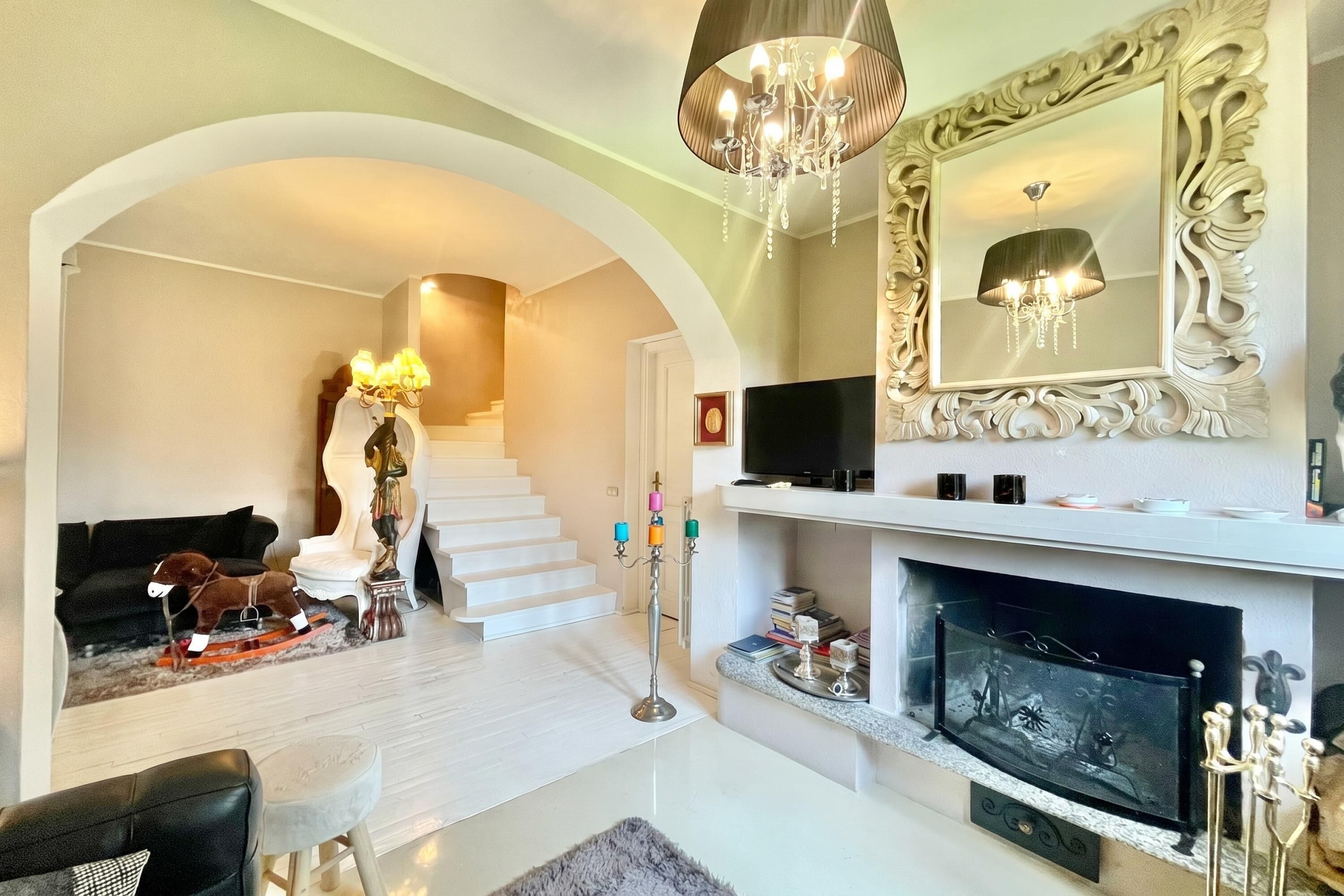 Vila família, 3 quartos, 2 banheiros (Villa Alice) | Área de estar | TV, aparelho de som