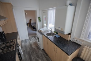 Fridge, oven, stovetop, electric kettle