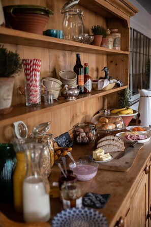 Free daily continental breakfast - The Cotley Inn (Chard)