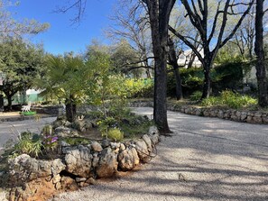 Property grounds - Spacious Provencal villa in absolute calm. (Roquefort-les-Pins)