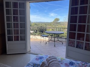 Interior - Spacious Provencal villa in absolute calm. (Roquefort-les-Pins)