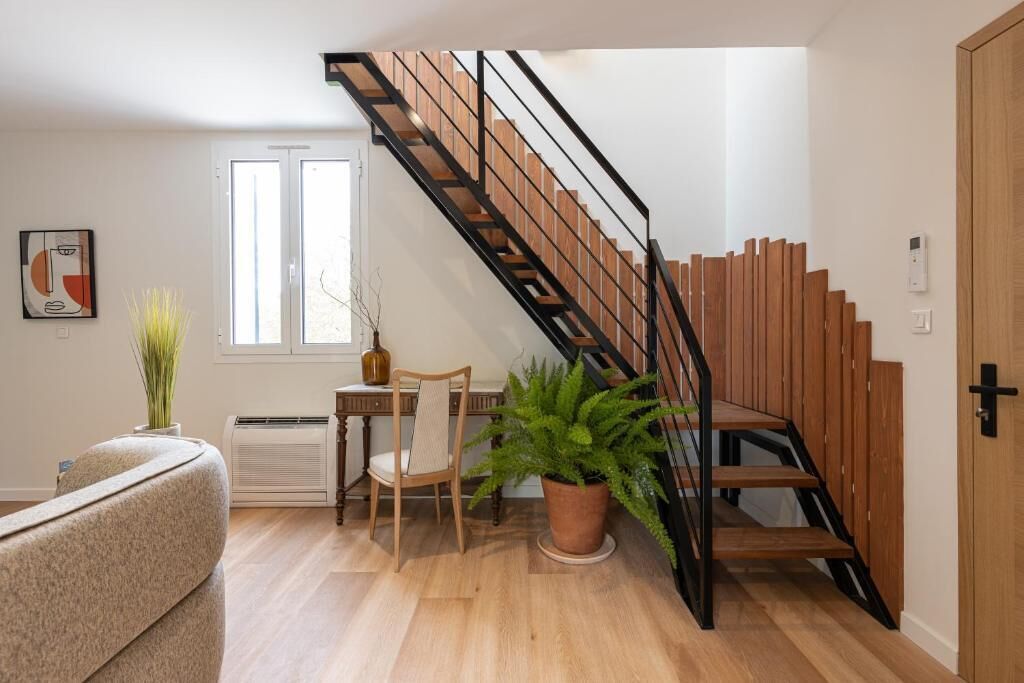 Luxury Suite, Balcony, Garden View | Interior