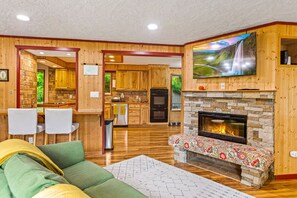 Televisión, chimenea, tenis de mesa y oficina