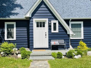 Exterior detail - Cozy and Charming Cottage in Kerhonkson (Kerhonkson)