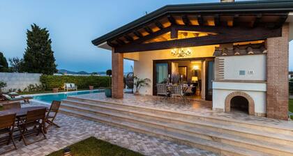 The Luxury Beach Villa