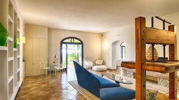 Villa, Smoking | 8 bedrooms, WiFi