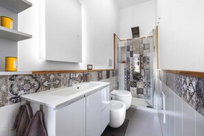 Apartment | Bathroom | Toilet paper - Appartamento Sorrento Center Rooms (Sorrento)