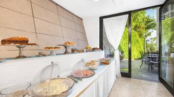 Villa, Smoking | 10 bedrooms, desk, WiFi