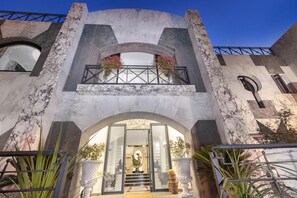 10 habitaciones, escritorio y wifi 