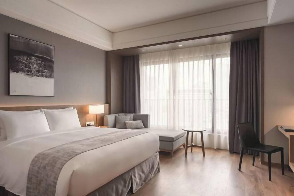In-room safe, soundproofing, cribs (free), WiFi (free)