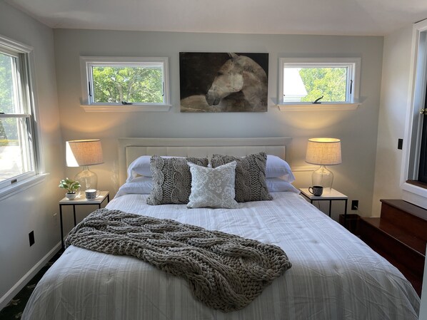 2 bedrooms, desk, iron/ironing board, WiFi