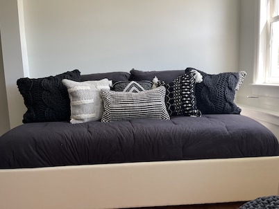 #3 Chestnut beautiful apt. 1/2 mile to Cooperstown All Star Village/Convenient