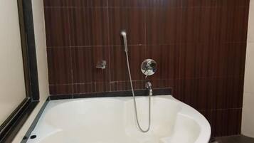 Free toiletries, bathrobes, towels