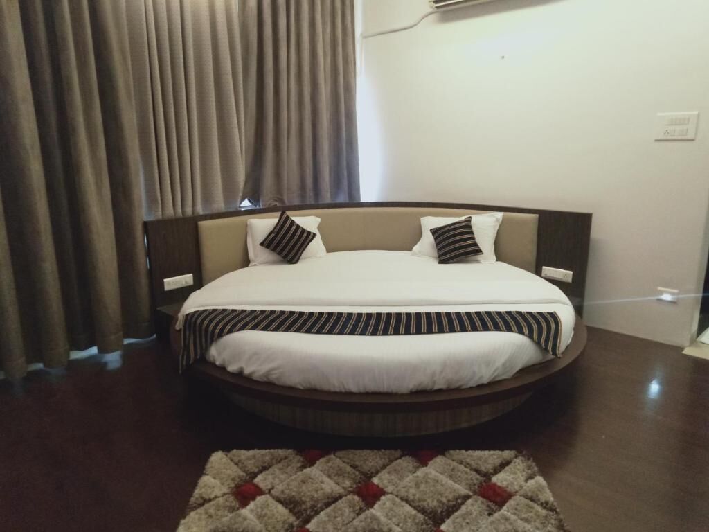 Desk, soundproofing, bed sheets