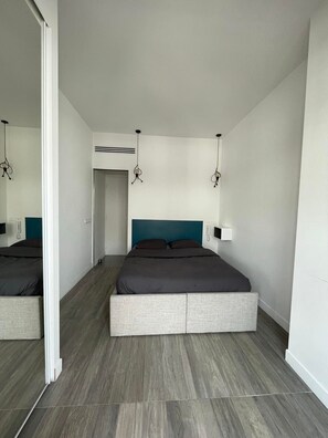 1 chambre, bureau, fer et planche à repasser, accès au Wi-Fi (inclus)