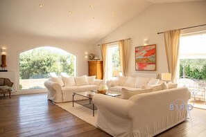 TV, fireplace, foosball, table tennis - Belle maison familliale à Peymeinade 10 PAX (Peymeinade)