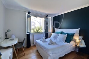 5 chambres, fer et planche à repasser, Wi-Fi, draps fournis