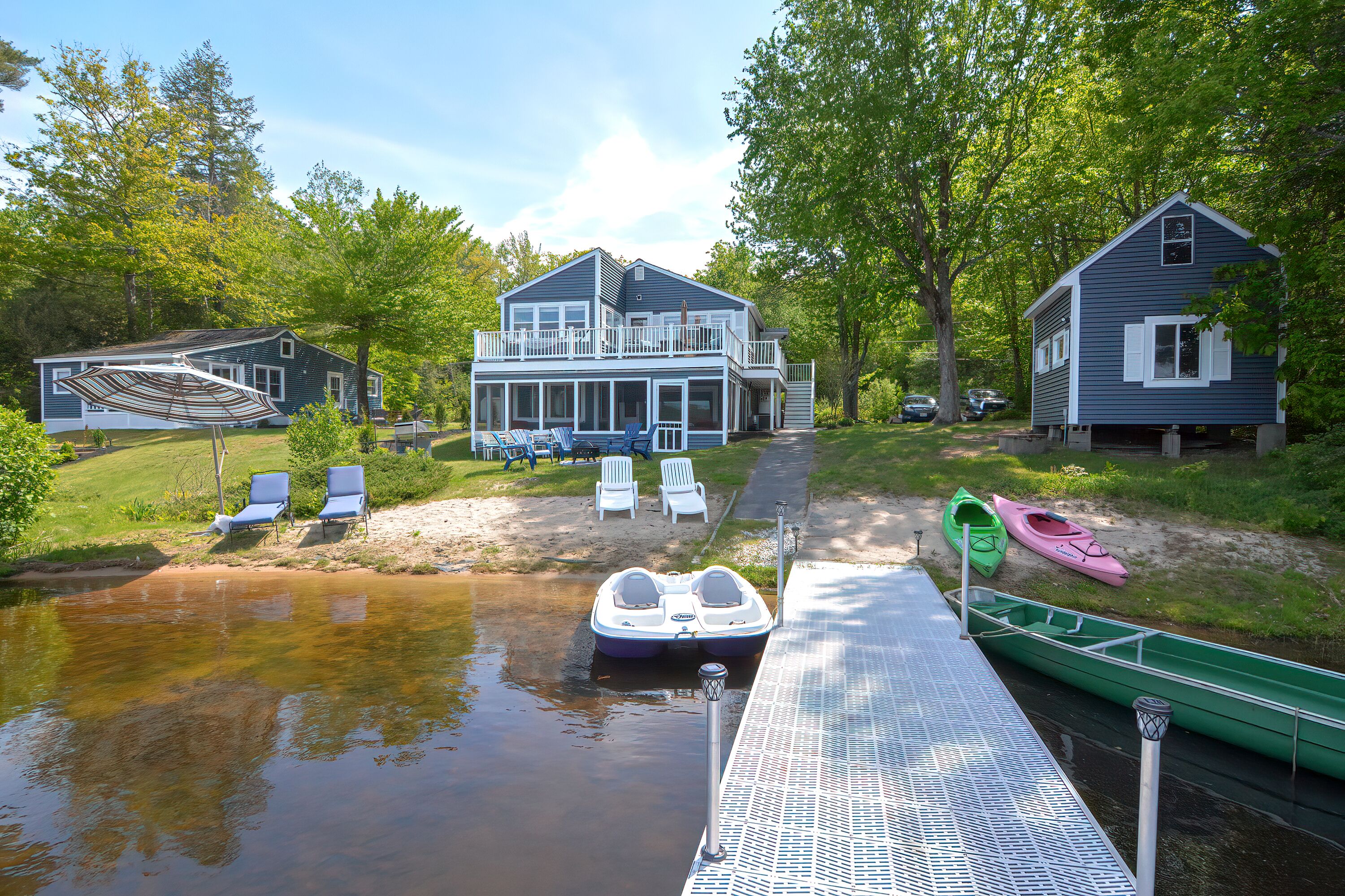 Blue Breeze - Spacious lakefront w/ private beach