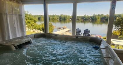 Blue Breeze - Private lakefront w/ Hot Tub