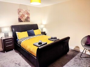 2 Schlafzimmer, Schreibtisch, Bügeleisen/Bügelbrett, kostenloses WLAN