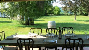 Outdoor dining - Estate in Normandy with Pool & Tennis Court (Le Mesnil sur Blangy)