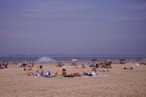 Beach - Estate in Normandy with Pool & Tennis Court (Le Mesnil sur Blangy)