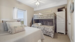 2 habitaciones, tabla de planchar con plancha, wifi y ropa de cama 