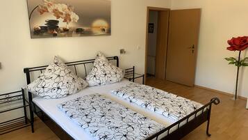 2 Schlafzimmer, Bügeleisen/Bügelbrett, kostenloses WLAN, Bettwäsche