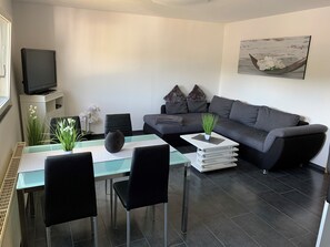 TV - Beautiful holiday apartment on the Moselle (Piesport)
