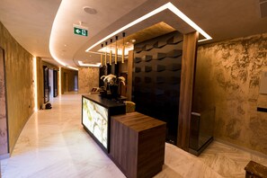 Quầy tiếp tân