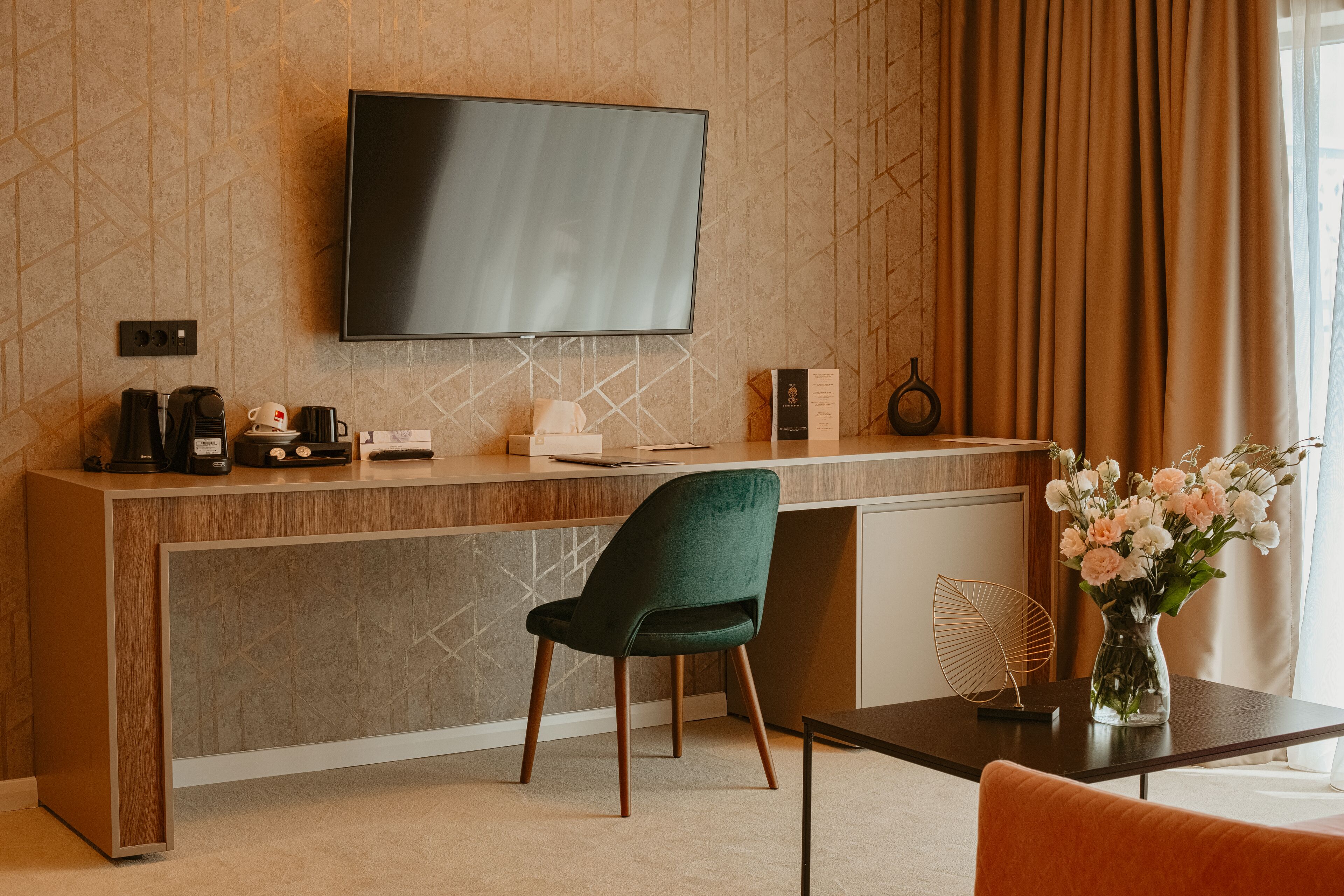 junior room | 1 bedroom, minibar, in-room safe, desk