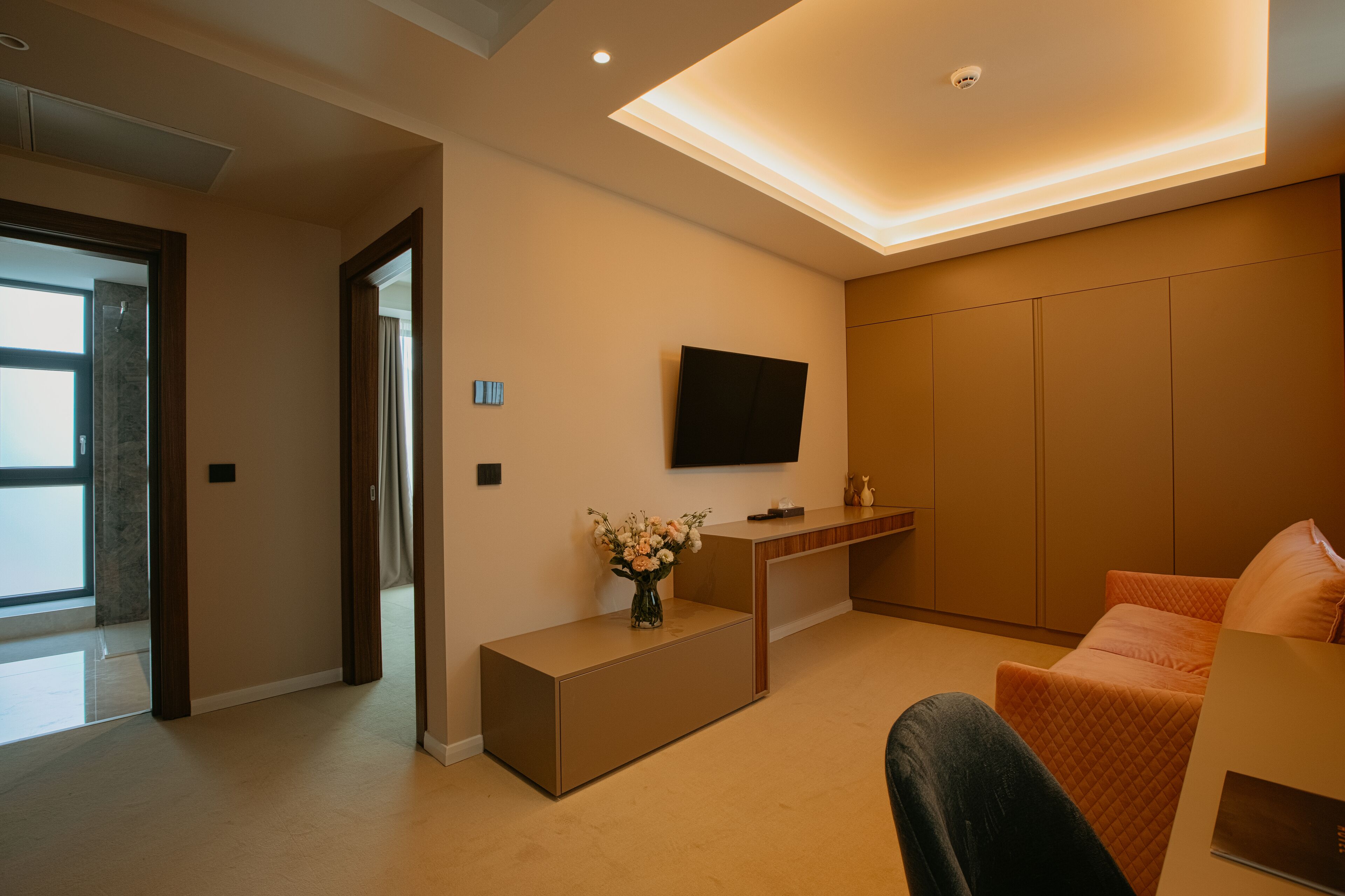 deluxe studio suite | 1 bedroom, minibar, in-room safe, desk