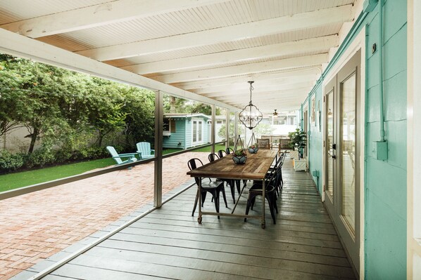 Outdoor dining