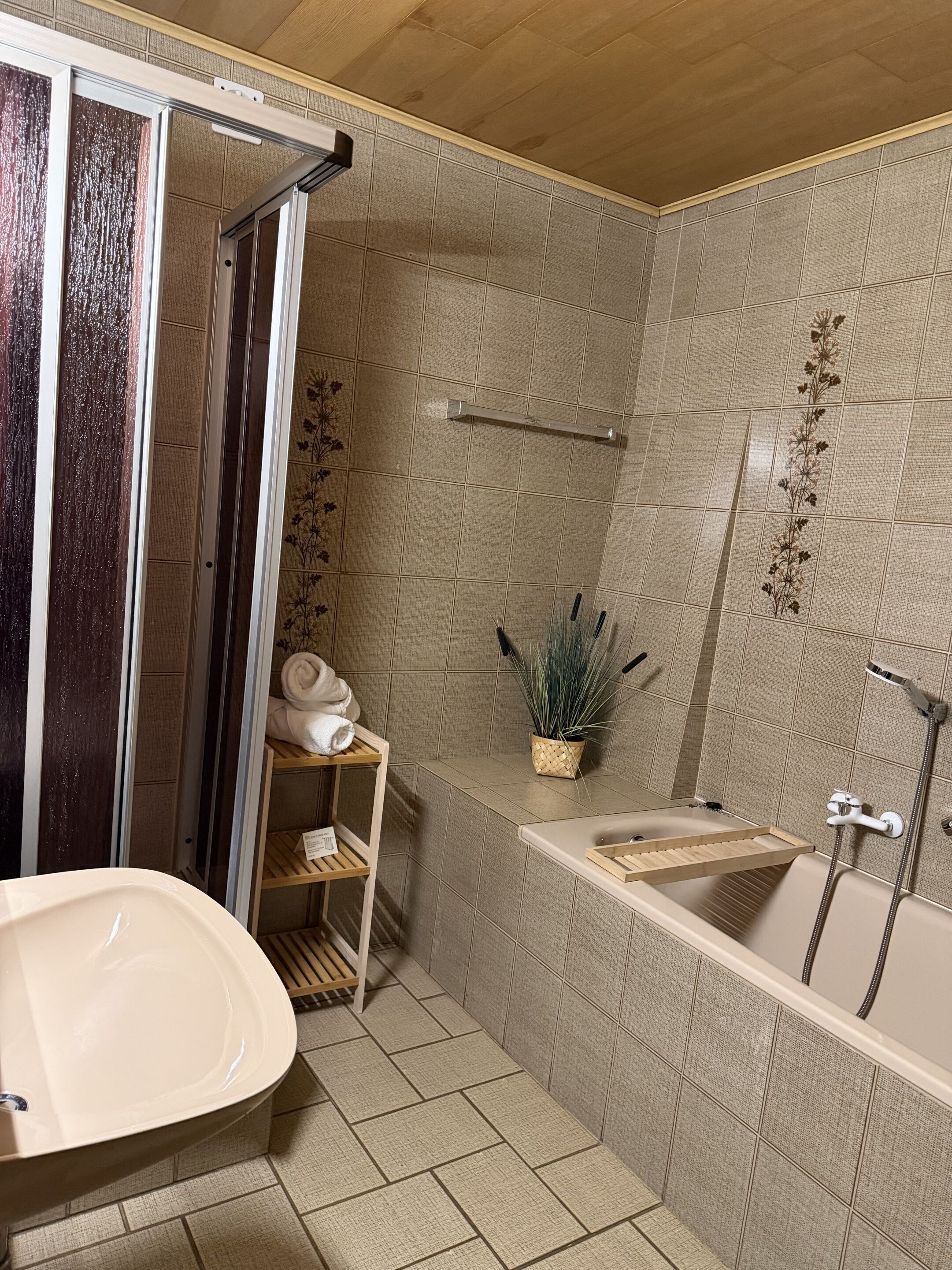 Comfort-Doppelzimmer, eigenes Bad (2 Personen) | Badezimmer